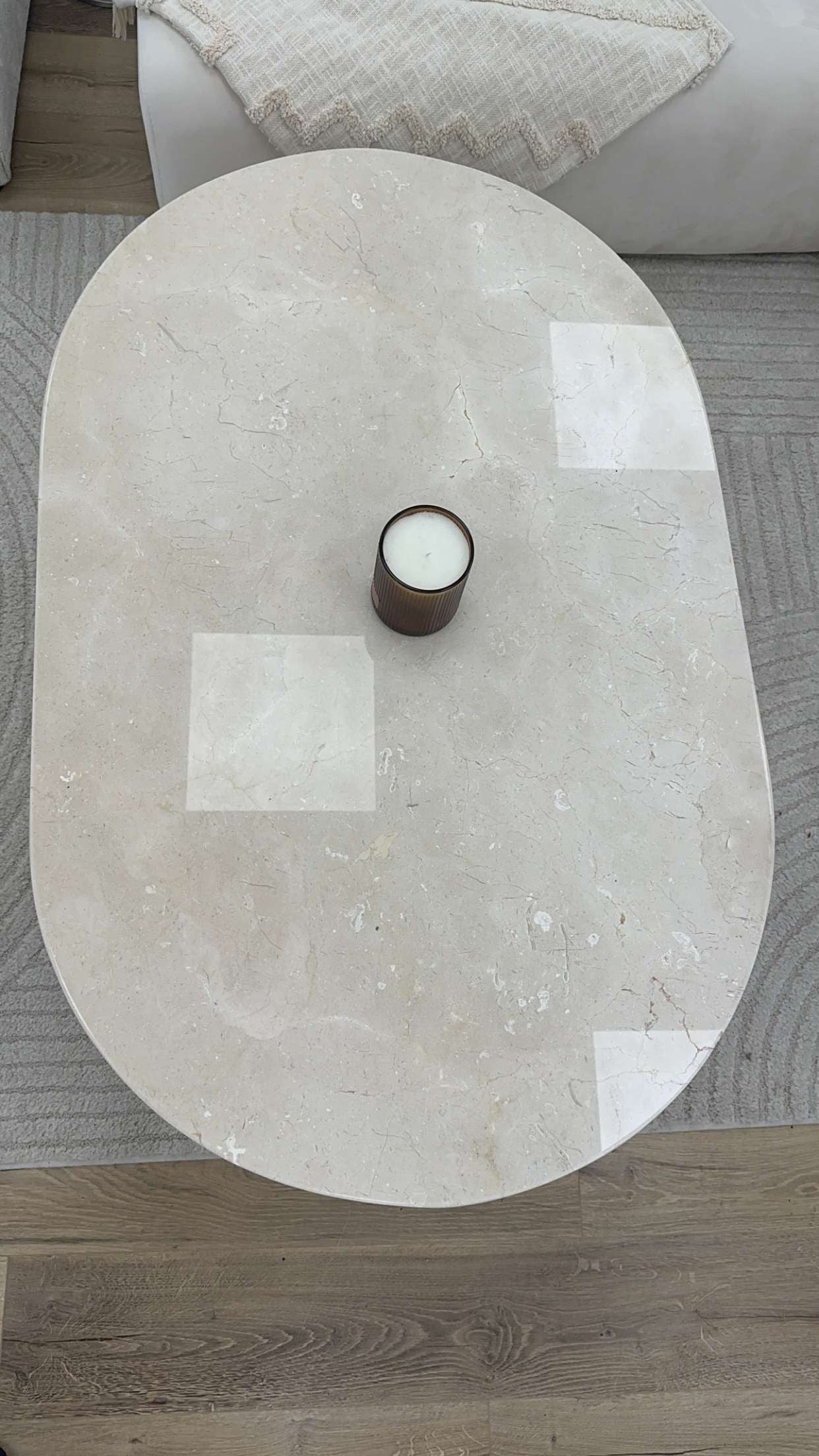 Table basse oval en marbre beige